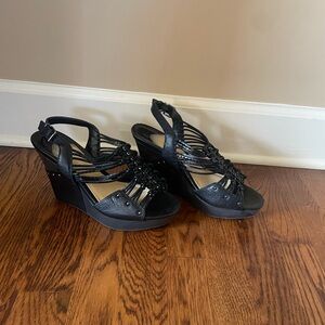 Gianni Bini size 9 strappy wedge heels